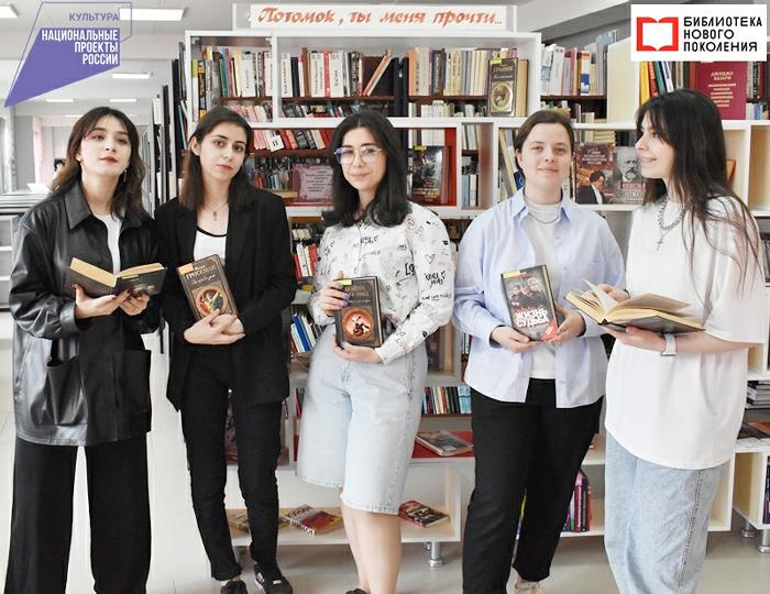 Приглашаем на книжные выставки мая!
