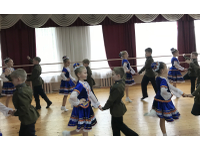  «И снова май, цветы, салют и слёзы»