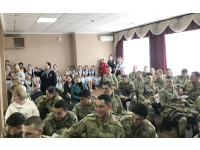  «И снова май, цветы, салют и слёзы»