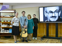Надежды маленький оркестрик…