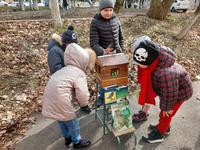 Покормите птиц зимой